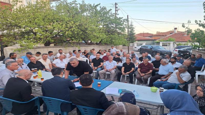 Kavga ettiği amcasını sokak ortasında tabancayla vurdu