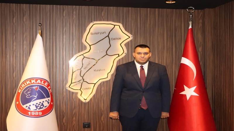 Kavga ettiği amcasını sokak ortasında tabancayla vurdu