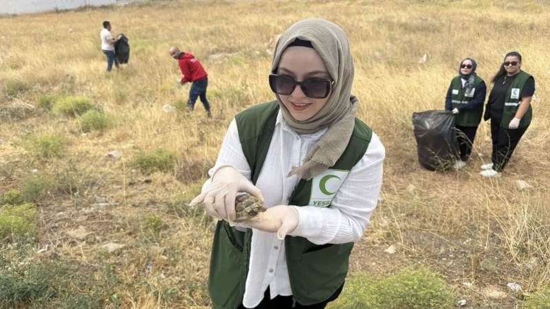 Kavga ettiği amcasını sokak ortasında tabancayla vurdu
